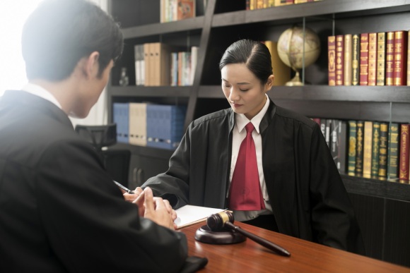 制造和銷售假冒知名品牌產品怎么判刑